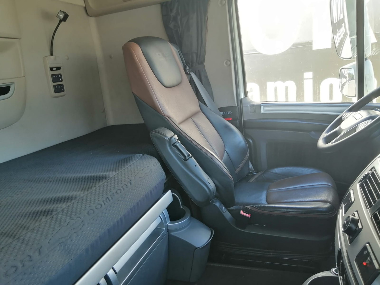 Vilcējs DAF XF 106.480 Super Space Cab: foto 9