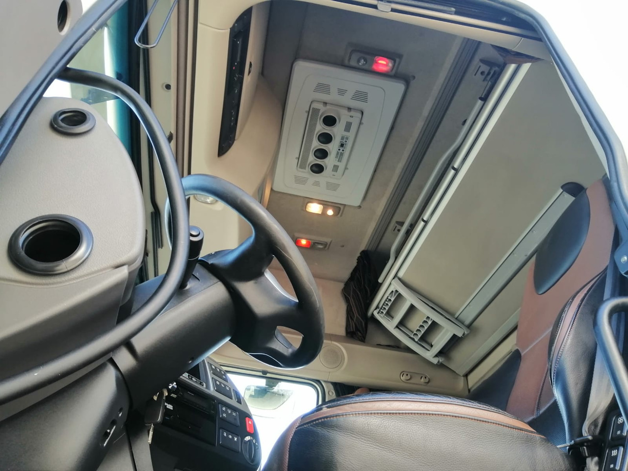 Vilcējs DAF XF 106.480 Super Space Cab: foto 8