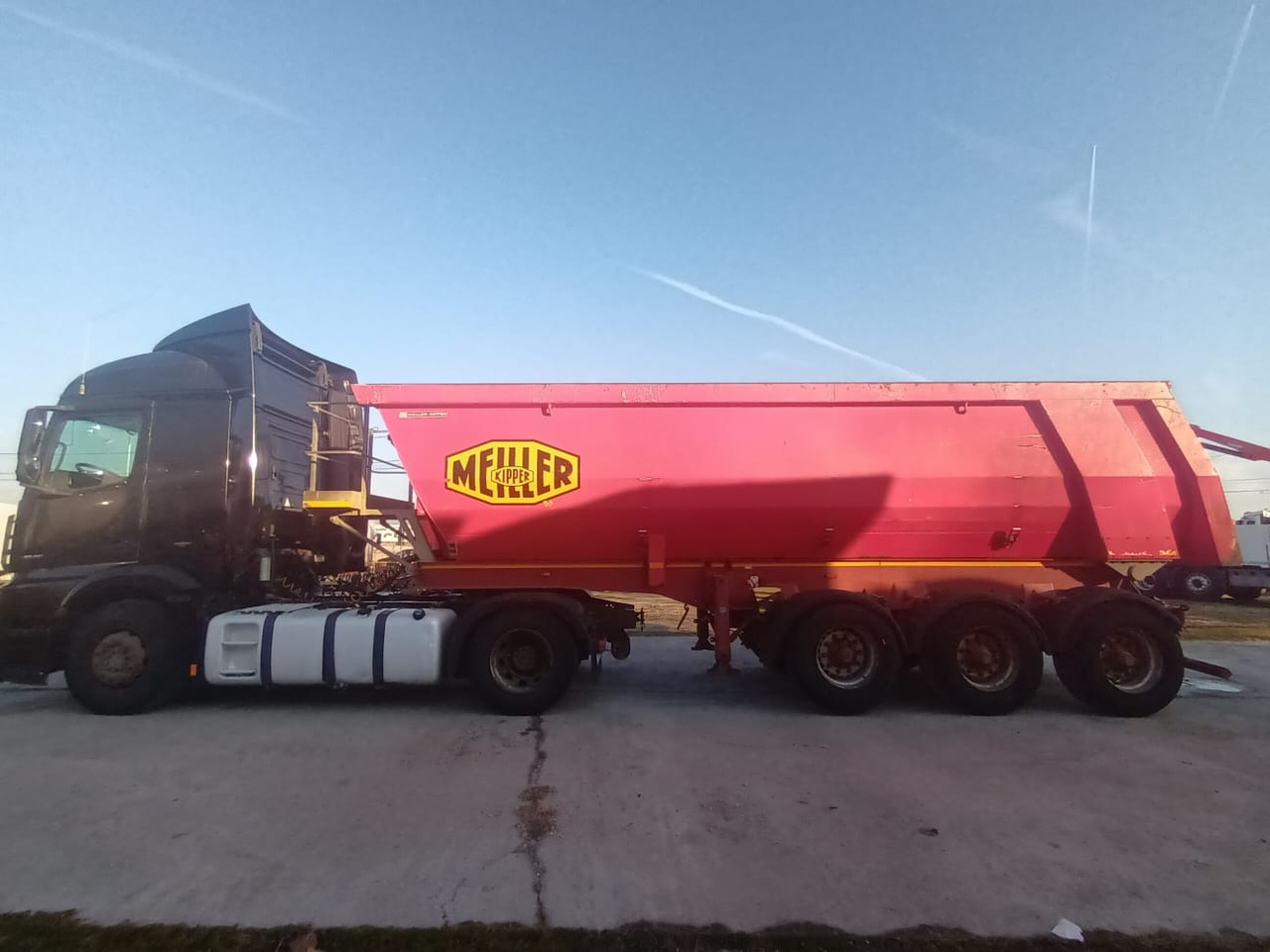 Tractor Head Mercedes-Benz Actros (2014) + Semi-trailer Tipper Meiller – Kipper (2004) - Vilcējs: foto 4 Tractor Head Mercedes-Benz Actros (2014) + Semi-trailer Tipper Meiller – Kipper (2004) - Vilcējs: foto 4