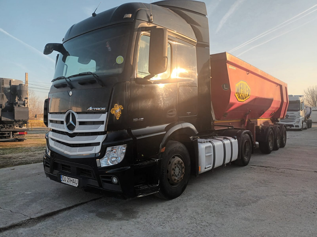 Tractor Head Mercedes-Benz Actros (2014) + Semi-trailer Tipper Meiller – Kipper (2004) - Vilcējs: foto 1 Tractor Head Mercedes-Benz Actros (2014) + Semi-trailer Tipper Meiller – Kipper (2004) - Vilcējs: foto 1