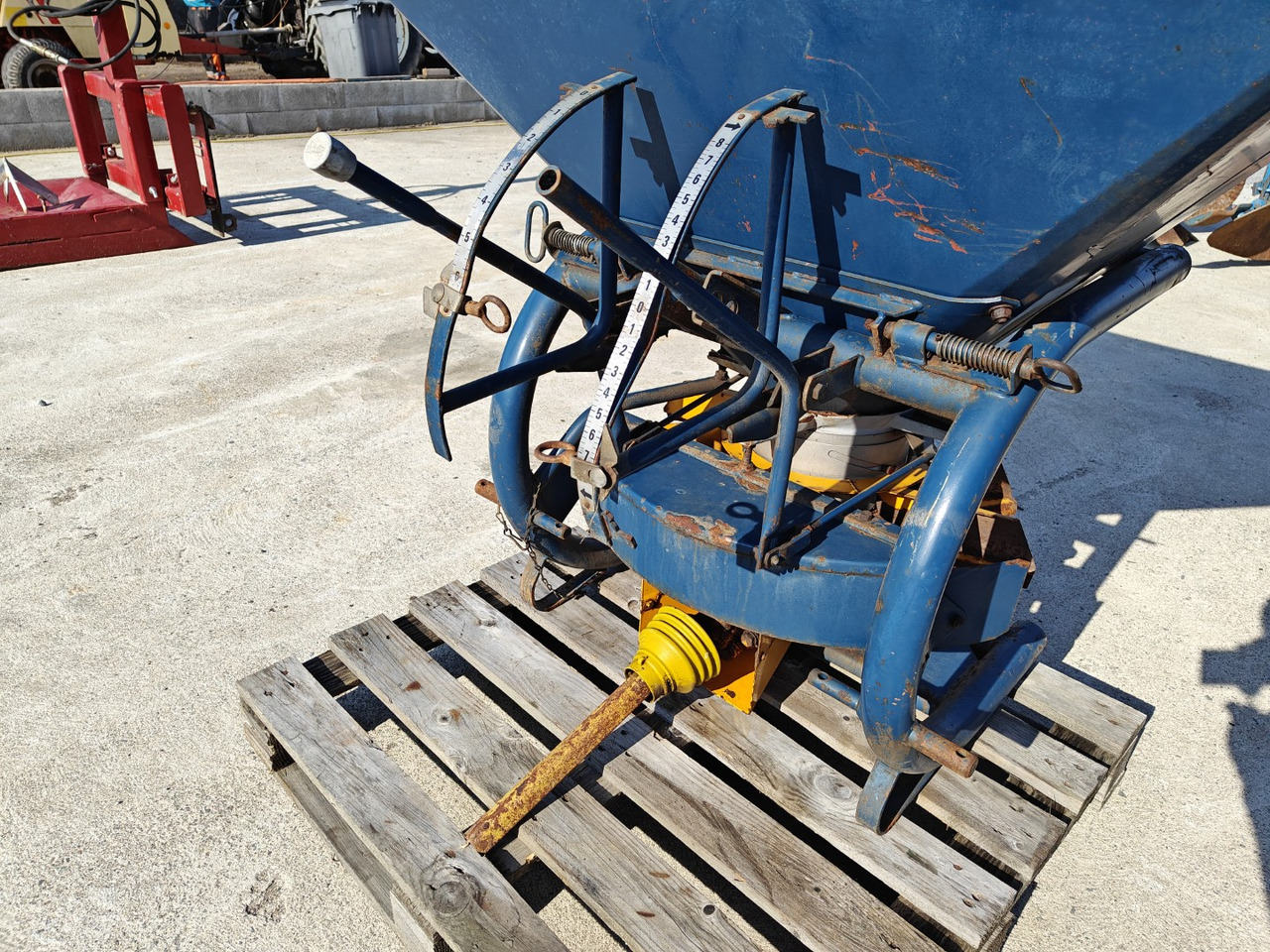 BOGBALLE B500 - Minerālmēslu izkliedētājs: foto 5 BOGBALLE B500 - Minerālmēslu izkliedētājs: foto 5