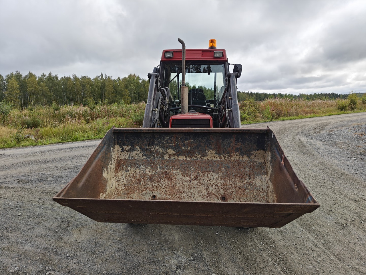 Case 895XL etukuormaajalla suunnanvaihtajalla, paljon varusteita mukaan etukuormaajaan, katso video! - Traktors: foto 5 Case 895XL etukuormaajalla suunnanvaihtajalla, paljon varusteita mukaan etukuormaajaan, katso video! - Traktors: foto 5