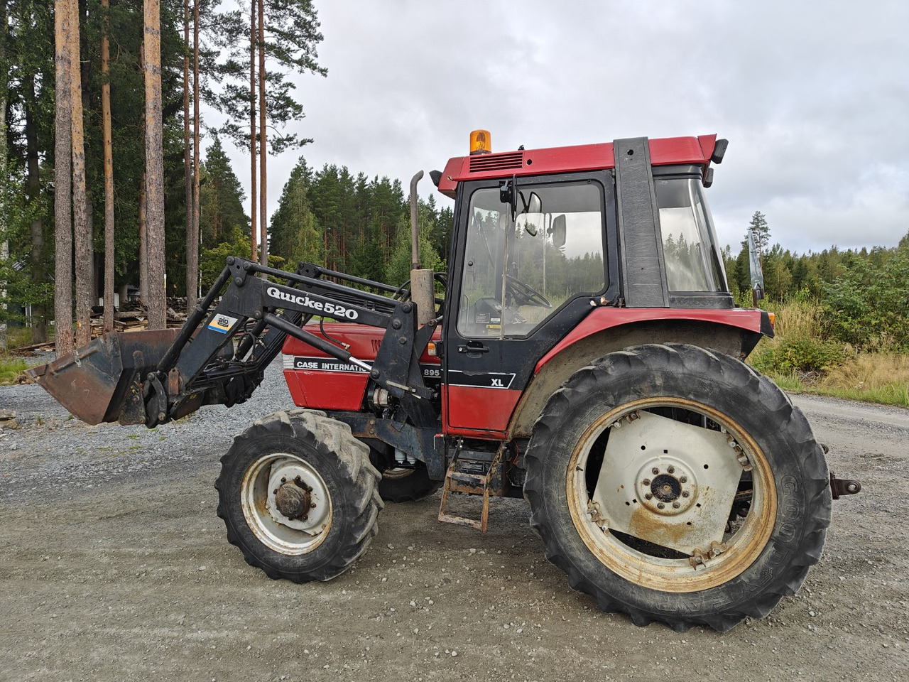 Case 895XL etukuormaajalla suunnanvaihtajalla, paljon varusteita mukaan etukuormaajaan, katso video! - Traktors: foto 2 Case 895XL etukuormaajalla suunnanvaihtajalla, paljon varusteita mukaan etukuormaajaan, katso video! - Traktors: foto 2