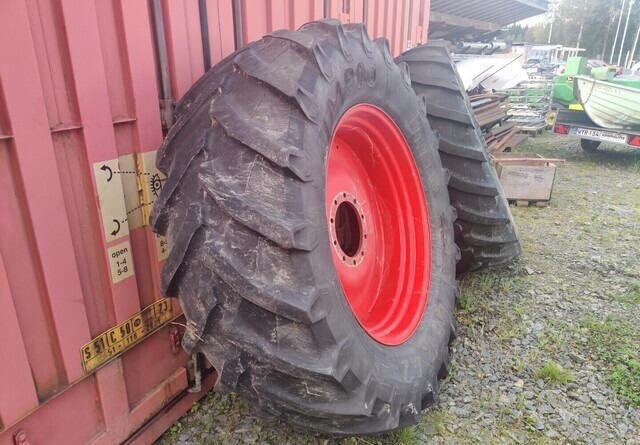 Fendt Takarenkaat 650/65R42 vanteineen - Riepa - Traktors: foto 3 Fendt Takarenkaat 650/65R42 vanteineen - Riepa - Traktors: foto 3