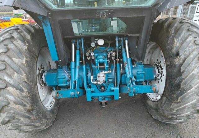 Traktors Ford County 1124 - kutoskoneella - KATSO VIDEO: foto 7