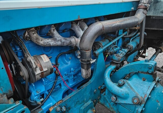 Traktors Ford County 1124 - kutoskoneella - KATSO VIDEO: foto 12