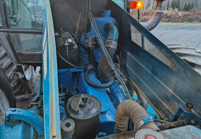 Traktors Ford County 1124 - kutoskoneella - KATSO VIDEO: foto 19