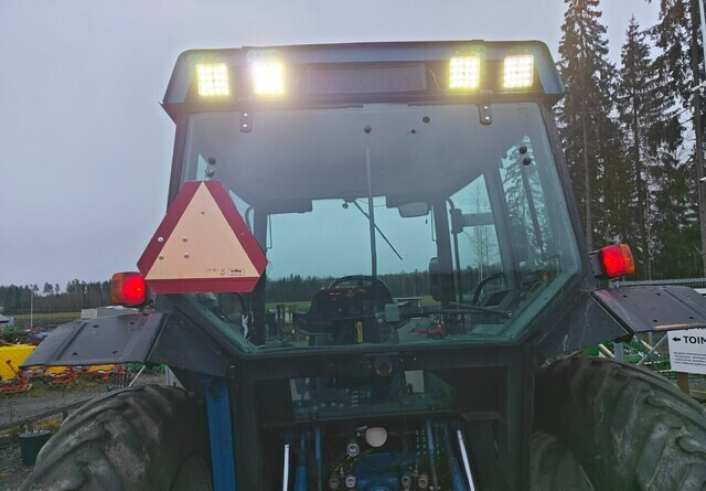 Traktors Ford County 1124 - kutoskoneella - KATSO VIDEO: foto 6