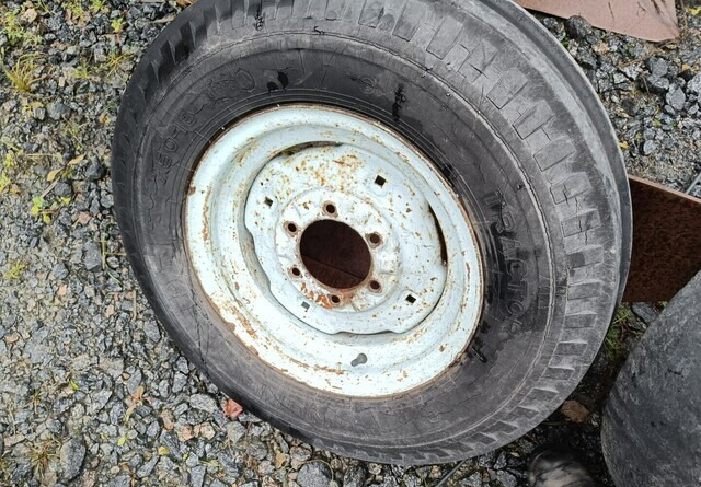 Fordson Diesel Major eturenkaat - Riepa - Traktors: foto 5 Fordson Diesel Major eturenkaat - Riepa - Traktors: foto 5