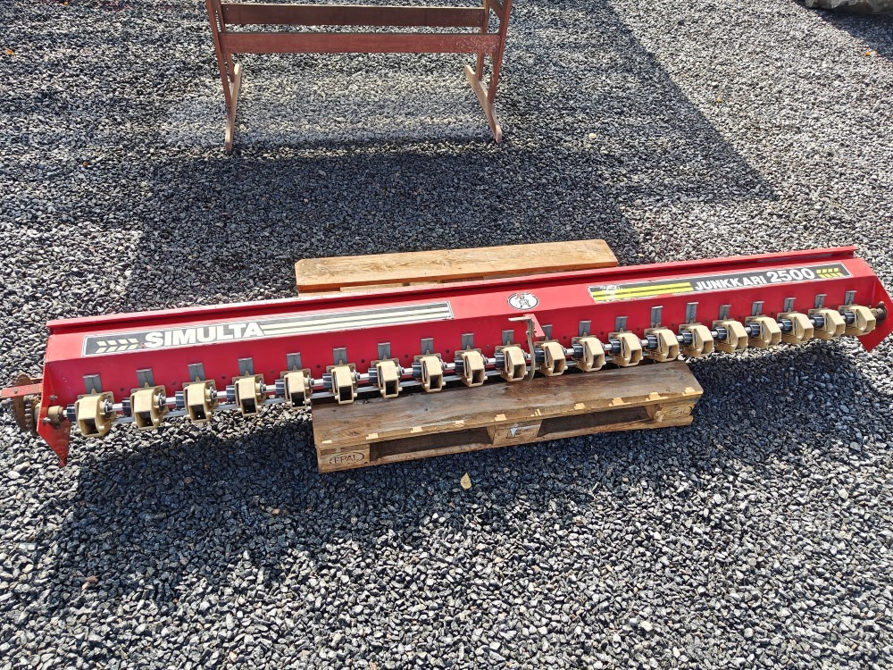 Heinänsiemenlaite 250cm Simulta Junkkari kylvölannoittimeen - Kombinētā sējmašīna: foto 1 Heinänsiemenlaite 250cm Simulta Junkkari kylvölannoittimeen - Kombinētā sējmašīna: foto 1