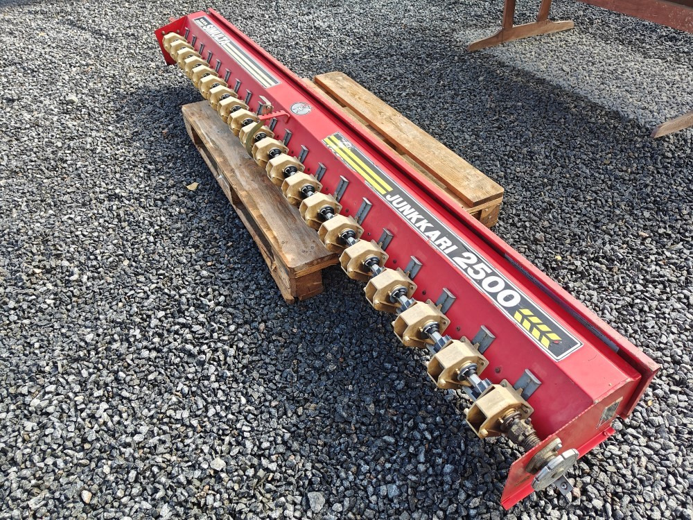 Heinänsiemenlaite 250cm Simulta Junkkari kylvölannoittimeen - Kombinētā sējmašīna: foto 3 Heinänsiemenlaite 250cm Simulta Junkkari kylvölannoittimeen - Kombinētā sējmašīna: foto 3