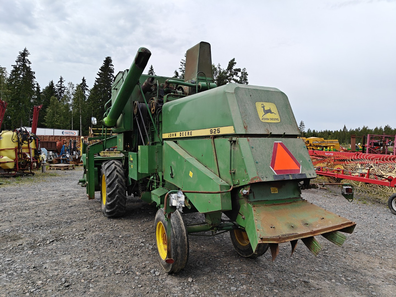 JOHN DEERE 925 leikkuupuimuri - Labības kombains: foto 3 JOHN DEERE 925 leikkuupuimuri - Labības kombains: foto 3