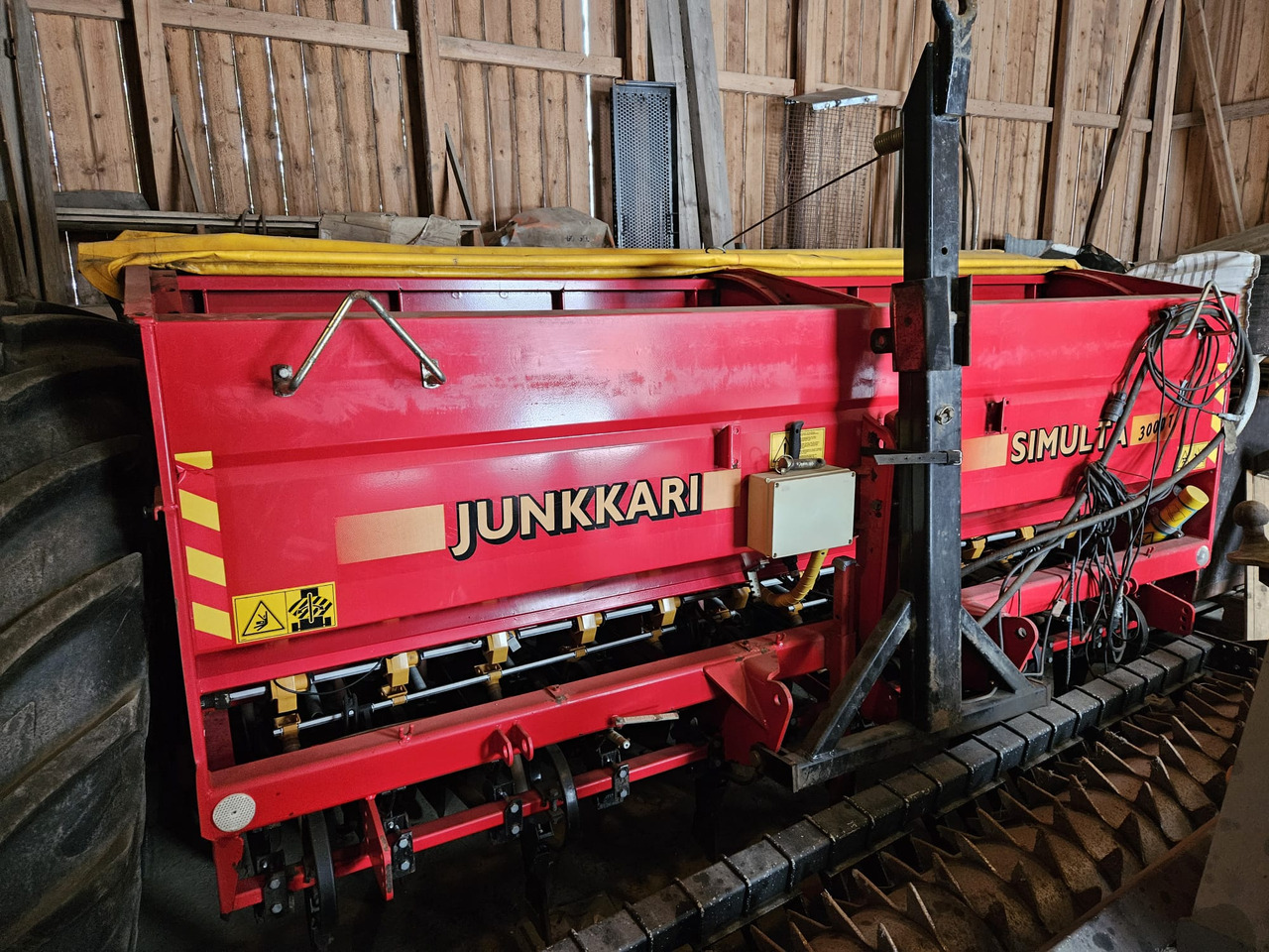 Junkkari Simulta 3000T kiekkovantaat takana - Kombinētā sējmašīna: foto 1 Junkkari Simulta 3000T kiekkovantaat takana - Kombinētā sējmašīna: foto 1