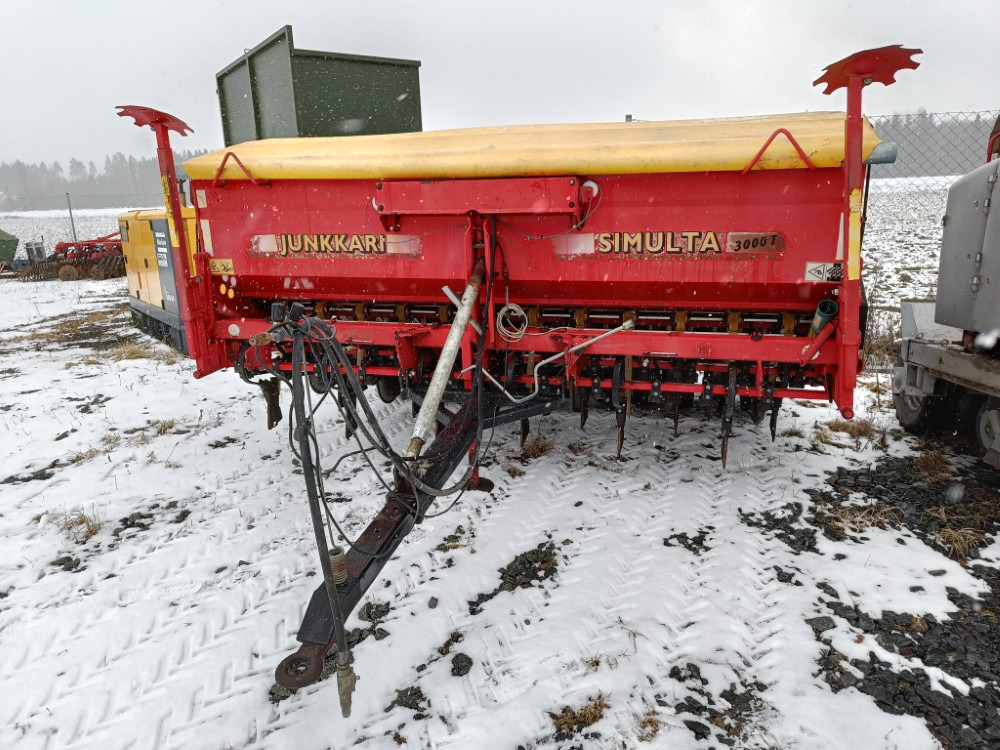 Junkkari Simulta S3000T Takapyöräkone kiekkovantailla - Kombinētā sējmašīna: foto 1 Junkkari Simulta S3000T Takapyöräkone kiekkovantailla - Kombinētā sējmašīna: foto 1