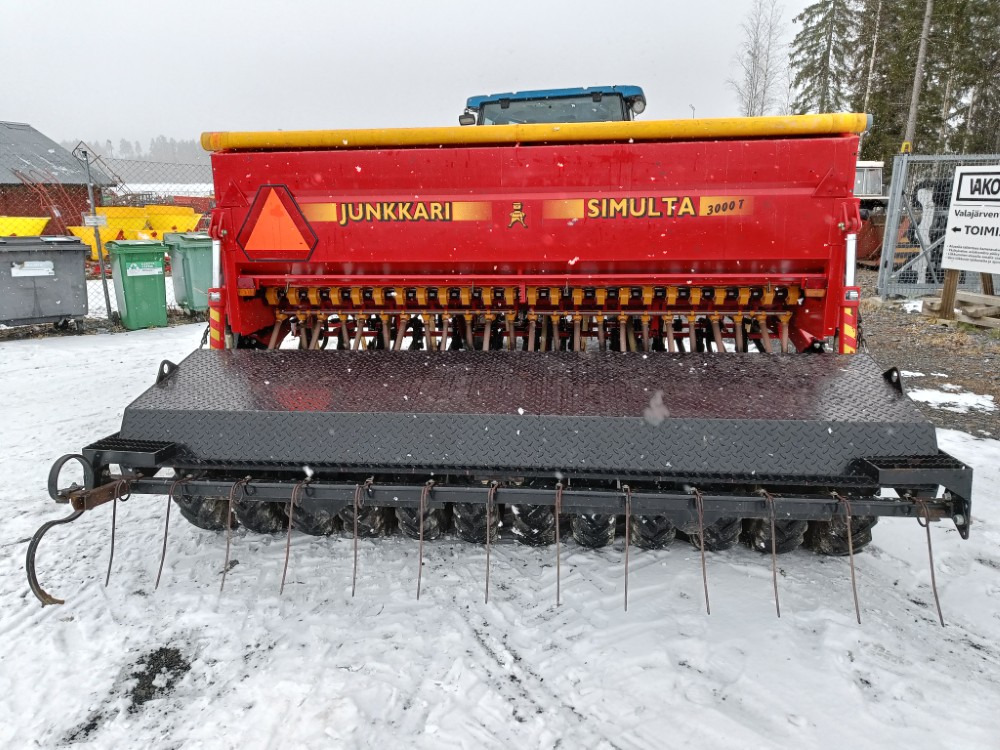 Junkkari Simulta S3000T Takapyöräkone kiekkovantailla - Kombinētā sējmašīna: foto 3 Junkkari Simulta S3000T Takapyöräkone kiekkovantailla - Kombinētā sējmašīna: foto 3