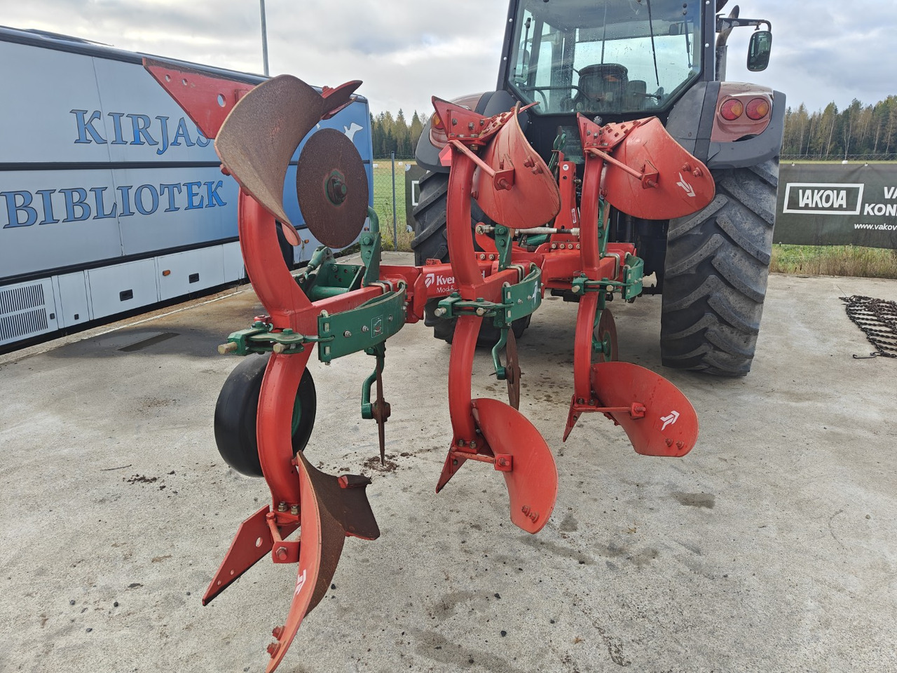 KVERNELAND E 160-8 - 3-siipinen paluuaura - Arkls: foto 3 KVERNELAND E 160-8 - 3-siipinen paluuaura - Arkls: foto 3
