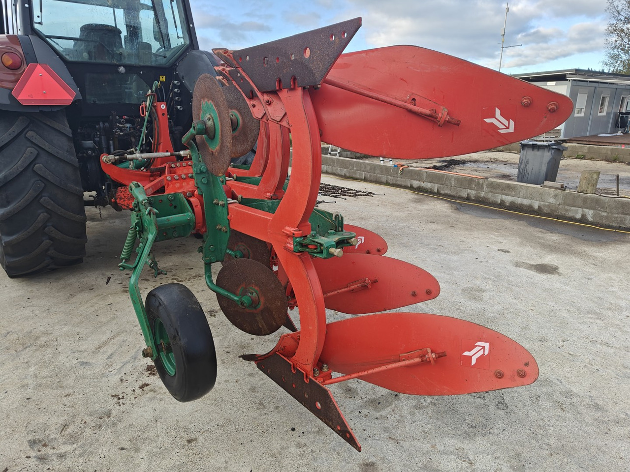 KVERNELAND E 160-8 - 3-siipinen paluuaura - Arkls: foto 2 KVERNELAND E 160-8 - 3-siipinen paluuaura - Arkls: foto 2