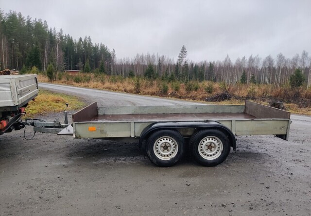 Kärppä Teliperäkärry jarrullinen - Bortu piekabe/ Platforma: foto 1 Kärppä Teliperäkärry jarrullinen - Bortu piekabe/ Platforma: foto 1