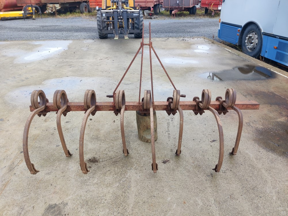 Kultivaattori Muko 8-piikkinen Työleveys 200cm, pienempään traktoriin - Kultivators: foto 4 Kultivaattori Muko 8-piikkinen Työleveys 200cm, pienempään traktoriin - Kultivators: foto 4