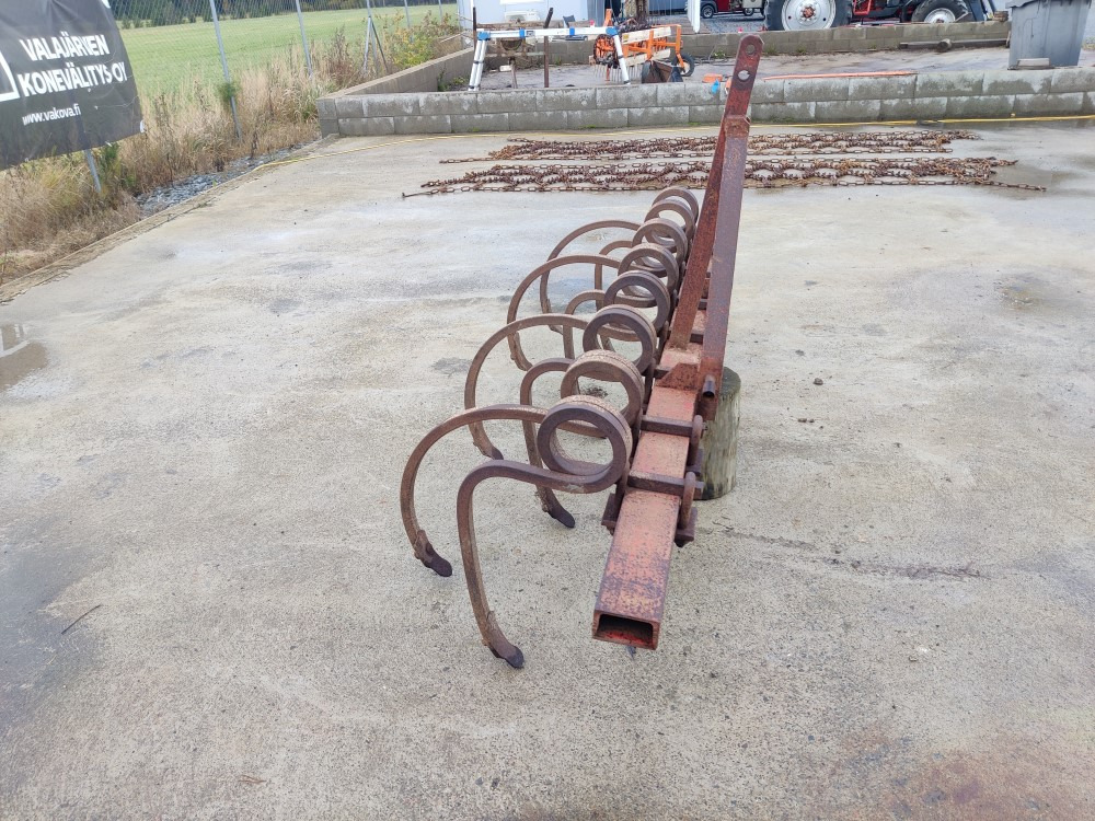 Kultivaattori Muko 8-piikkinen Työleveys 200cm, pienempään traktoriin - Kultivators: foto 2 Kultivaattori Muko 8-piikkinen Työleveys 200cm, pienempään traktoriin - Kultivators: foto 2