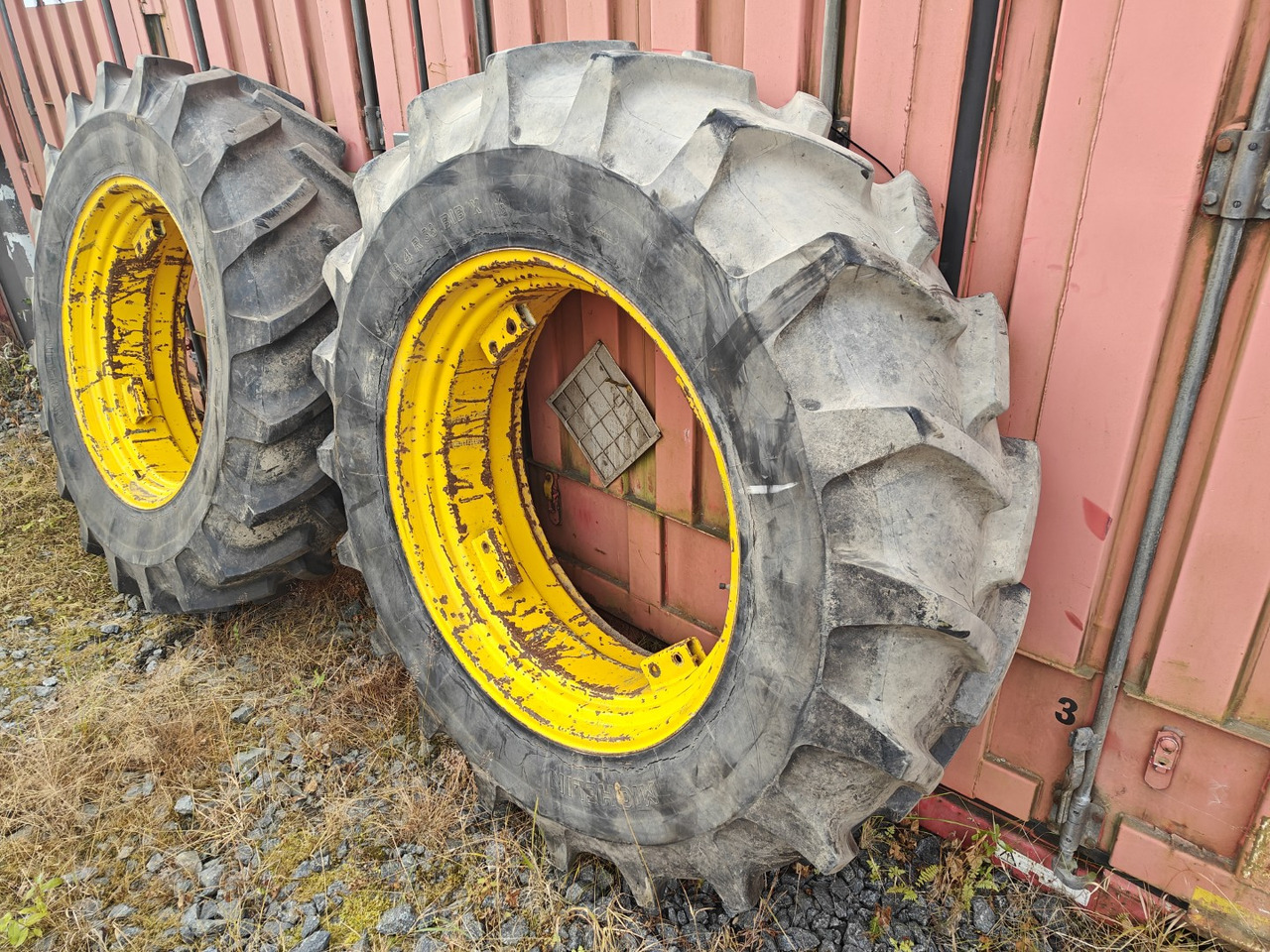 MICHELIN 18.4R38 traktorin renkaat - Riepas un diski - Traktors: foto 2 MICHELIN 18.4R38 traktorin renkaat - Riepas un diski - Traktors: foto 2