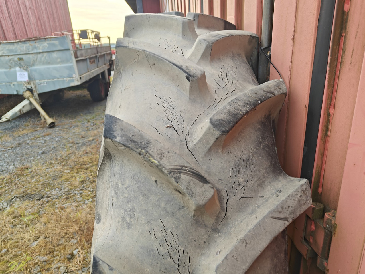 MICHELIN 18.4R38 traktorin renkaat - Riepas un diski - Traktors: foto 5 MICHELIN 18.4R38 traktorin renkaat - Riepas un diski - Traktors: foto 5