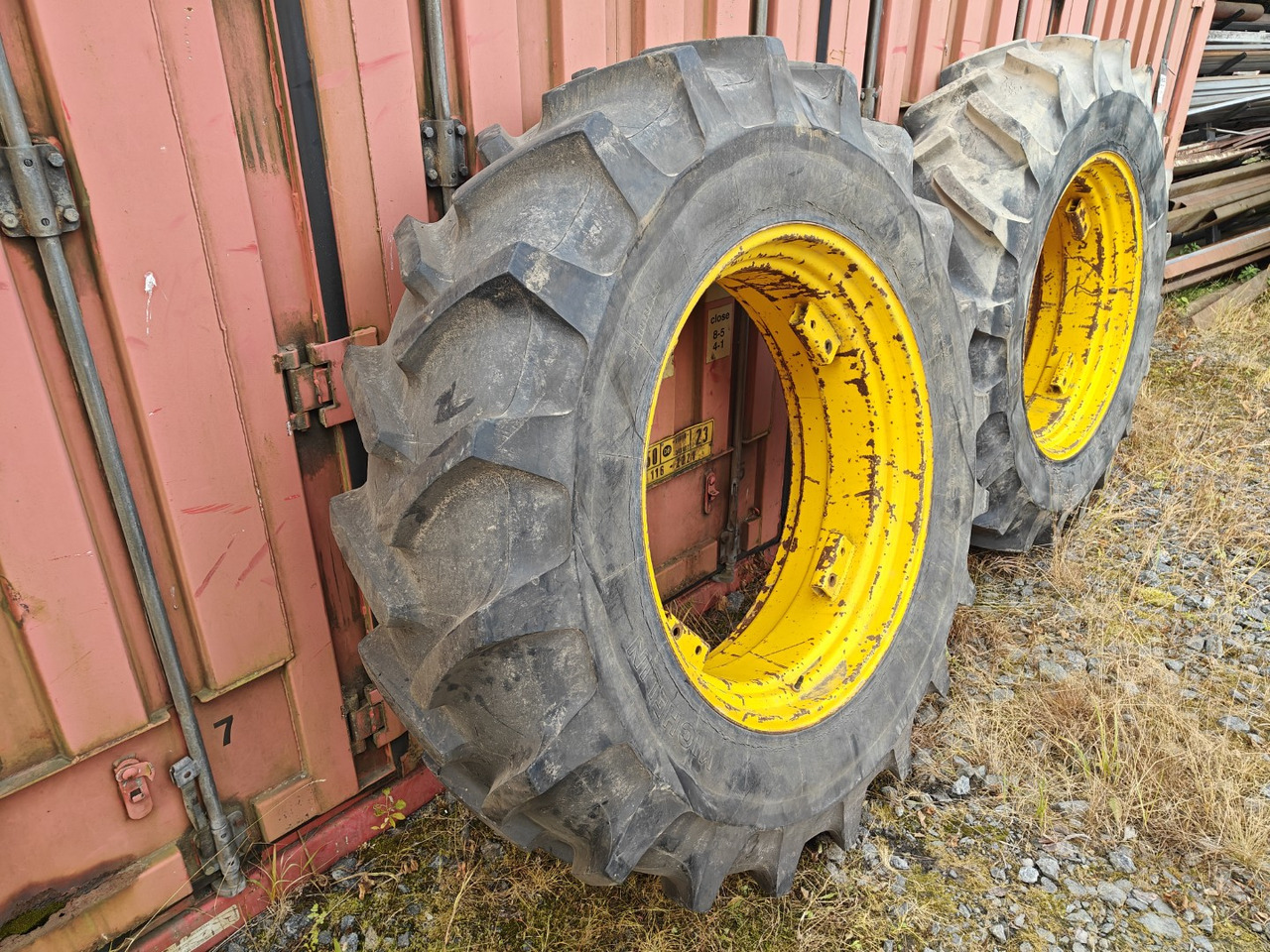 MICHELIN 18.4R38 traktorin renkaat - Riepas un diski - Traktors: foto 3 MICHELIN 18.4R38 traktorin renkaat - Riepas un diski - Traktors: foto 3