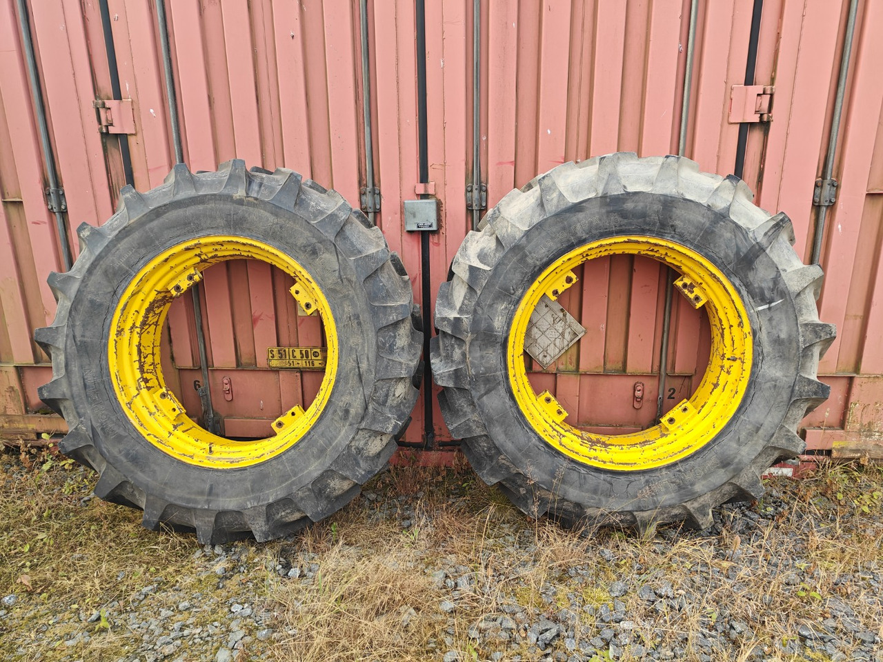 MICHELIN 18.4R38 traktorin renkaat - Riepas un diski - Traktors: foto 1 MICHELIN 18.4R38 traktorin renkaat - Riepas un diski - Traktors: foto 1