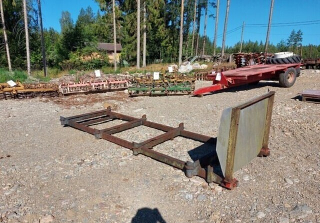 Metsäkärryn alusta 8 pankoinen pituus 400cm - Meža piekabe: foto 3 Metsäkärryn alusta 8 pankoinen pituus 400cm - Meža piekabe: foto 3