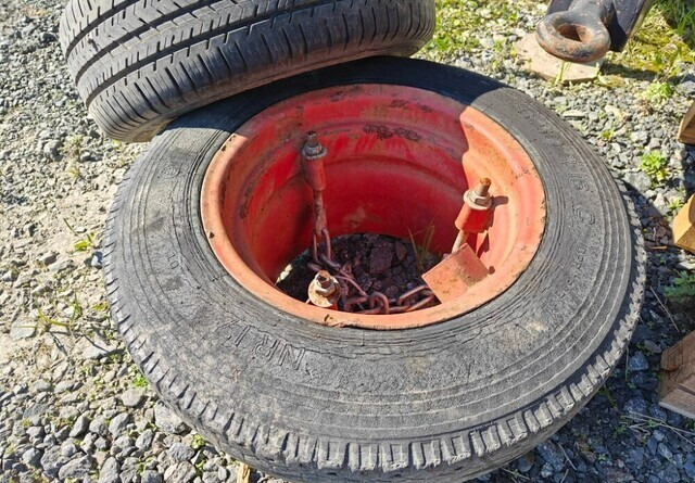 Paripyörät puimuriin 16 tuumaa - Ritenis - Lauksaimniecības tehnika: foto 4 Paripyörät puimuriin 16 tuumaa - Ritenis - Lauksaimniecības tehnika: foto 4