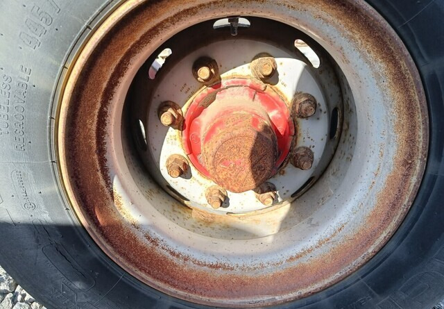 Peräkärryn akseli 445/45R19.5 leveillä renkailla - Asis un rezerves daļas - Piekabe: foto 4 Peräkärryn akseli 445/45R19.5 leveillä renkailla - Asis un rezerves daļas - Piekabe: foto 4