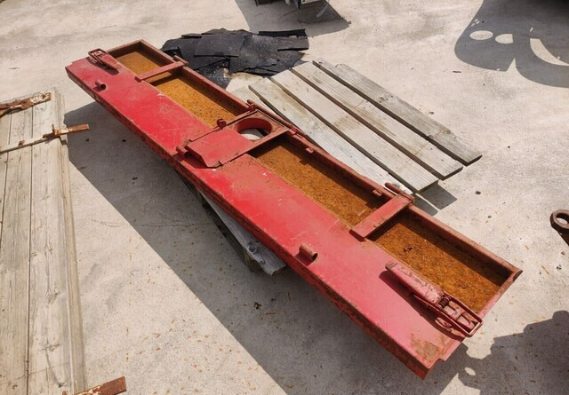 Peräkärryn metallilaita - K 42cm ja L 205cm - Virsbūve un ārpuse - Lauksaimniecības piekabe-pašizgāzējs: foto 1 Peräkärryn metallilaita - K 42cm ja L 205cm - Virsbūve un ārpuse - Lauksaimniecības piekabe-pašizgāzējs: foto 1