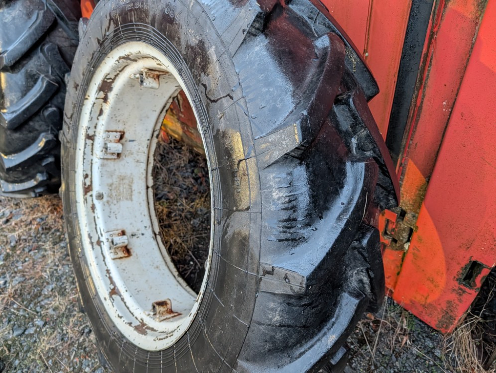 Riepa Renkaat 12.4R28 vannekehillä: foto 6