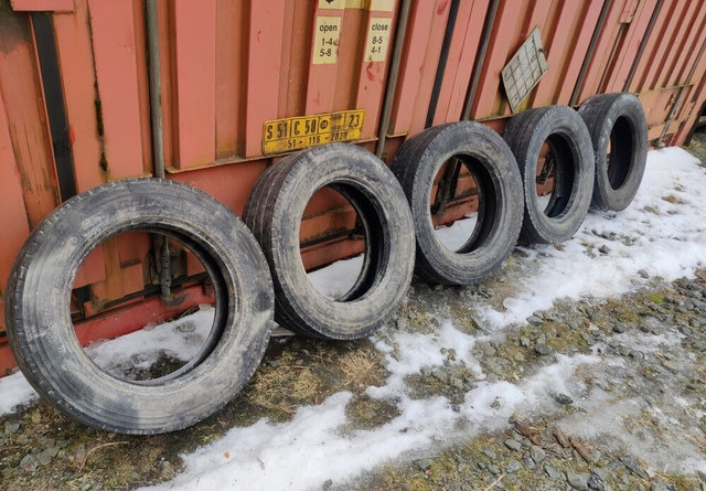 Renkaat 5 kpl koko 205/65R17.5 - Riepa - Lauksaimniecības tehnika: foto 1 Renkaat 5 kpl koko 205/65R17.5 - Riepa - Lauksaimniecības tehnika: foto 1