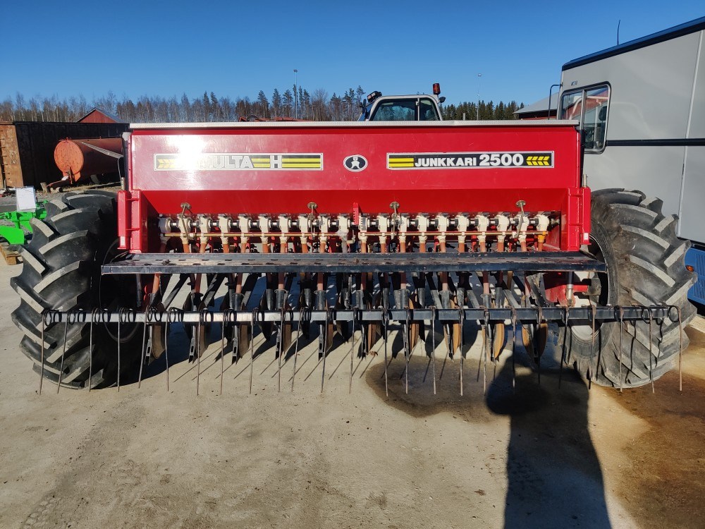 Simulta Junkkari 250cm kylvölannoitin kiekkovantaat takana - Kombinētā sējmašīna: foto 1 Simulta Junkkari 250cm kylvölannoitin kiekkovantaat takana - Kombinētā sējmašīna: foto 1