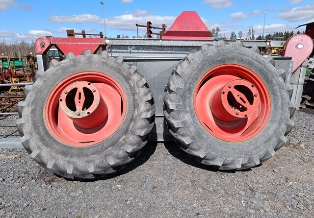 Taurus Paripyörät 18.4R38 todella hyväkuntoiset Fendt Farmer 312LSA sopivat - Ritenis - Lauksaimniecības tehnika: foto 2 Taurus Paripyörät 18.4R38 todella hyväkuntoiset Fendt Farmer 312LSA sopivat - Ritenis - Lauksaimniecības tehnika: foto 2