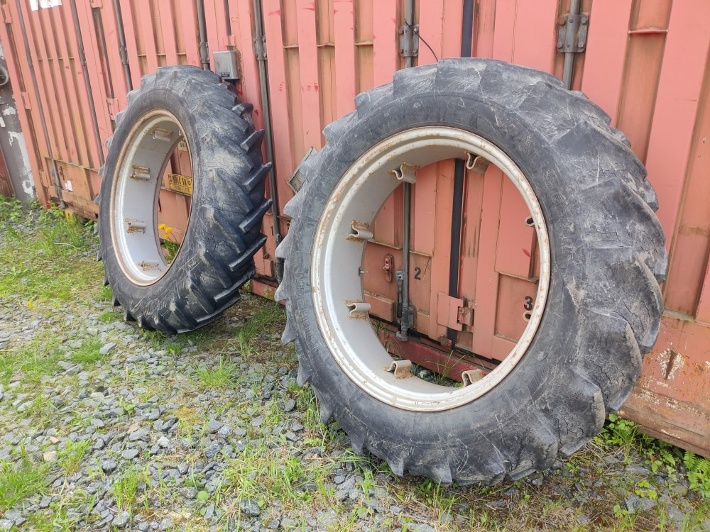 Traktorin renkaat 13.6x36 vannekehillä - Riepa - Traktors: foto 4 Traktorin renkaat 13.6x36 vannekehillä - Riepa - Traktors: foto 4