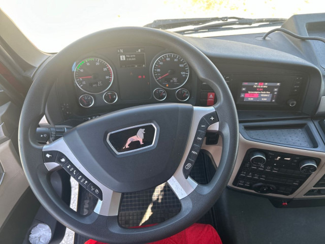 MAN TGX 26.470 6X2-4 BL tandem - Kravas automašīna ar tentu: foto 4 MAN TGX 26.470 6X2-4 BL tandem - Kravas automašīna ar tentu: foto 4