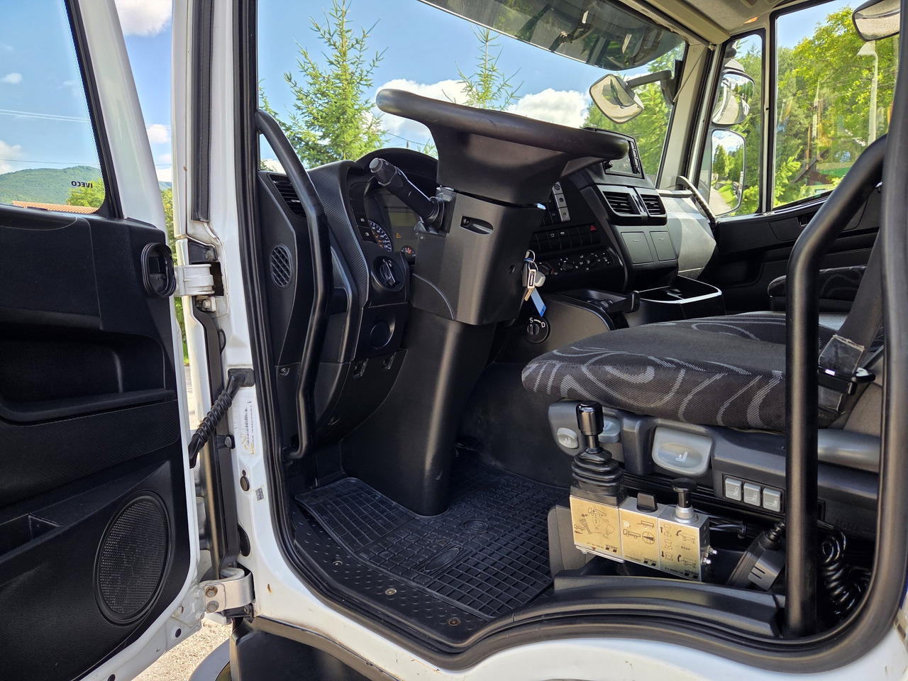 Kravas automašīna pašizgāzējs IVECO TRAKKER 500 8x4 EURO6 Bordmatik: foto 6
