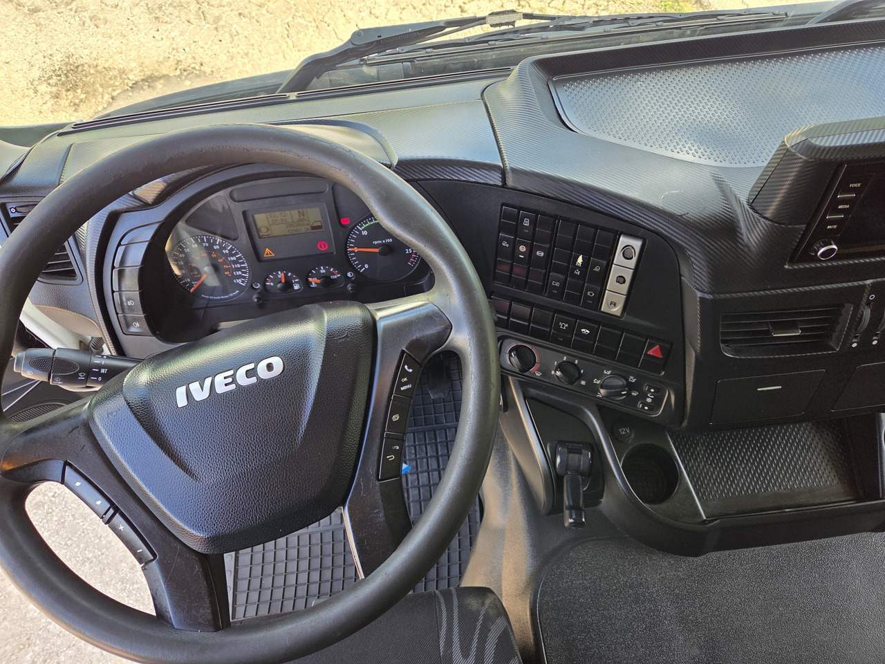 Kravas automašīna pašizgāzējs IVECO TRAKKER 500 8x4 EURO6 Bordmatik: foto 7