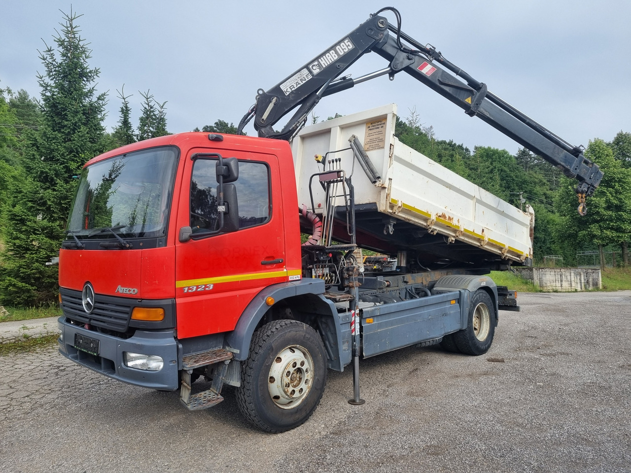 MERCEDES-BENZ ATEGO 1323 4x4 tipper + crane HIAB 095 - Kravas automašīna pašizgāzējs, Kravas auto ar manipulatoru: foto 1 MERCEDES-BENZ ATEGO 1323 4x4 tipper + crane HIAB 095 - Kravas automašīna pašizgāzējs, Kravas auto ar manipulatoru: foto 1