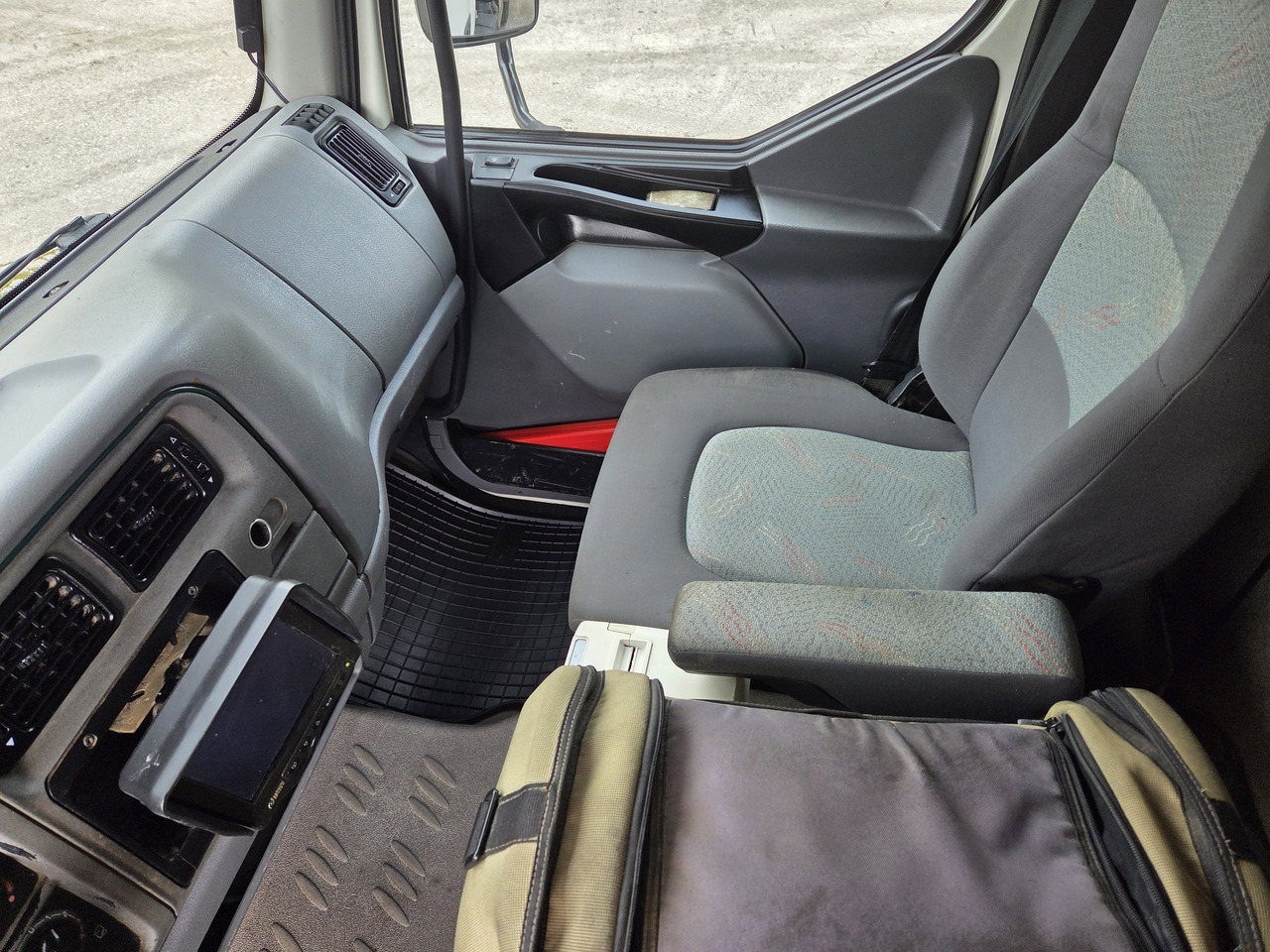 Autocisterna pārvadāšana degvielas RENAULT MIDLUM 180.10 diesel tanker + dispensing + print: foto 9 Autocisterna pārvadāšana degvielas RENAULT MIDLUM 180.10 diesel tanker + dispensing + print: foto 9