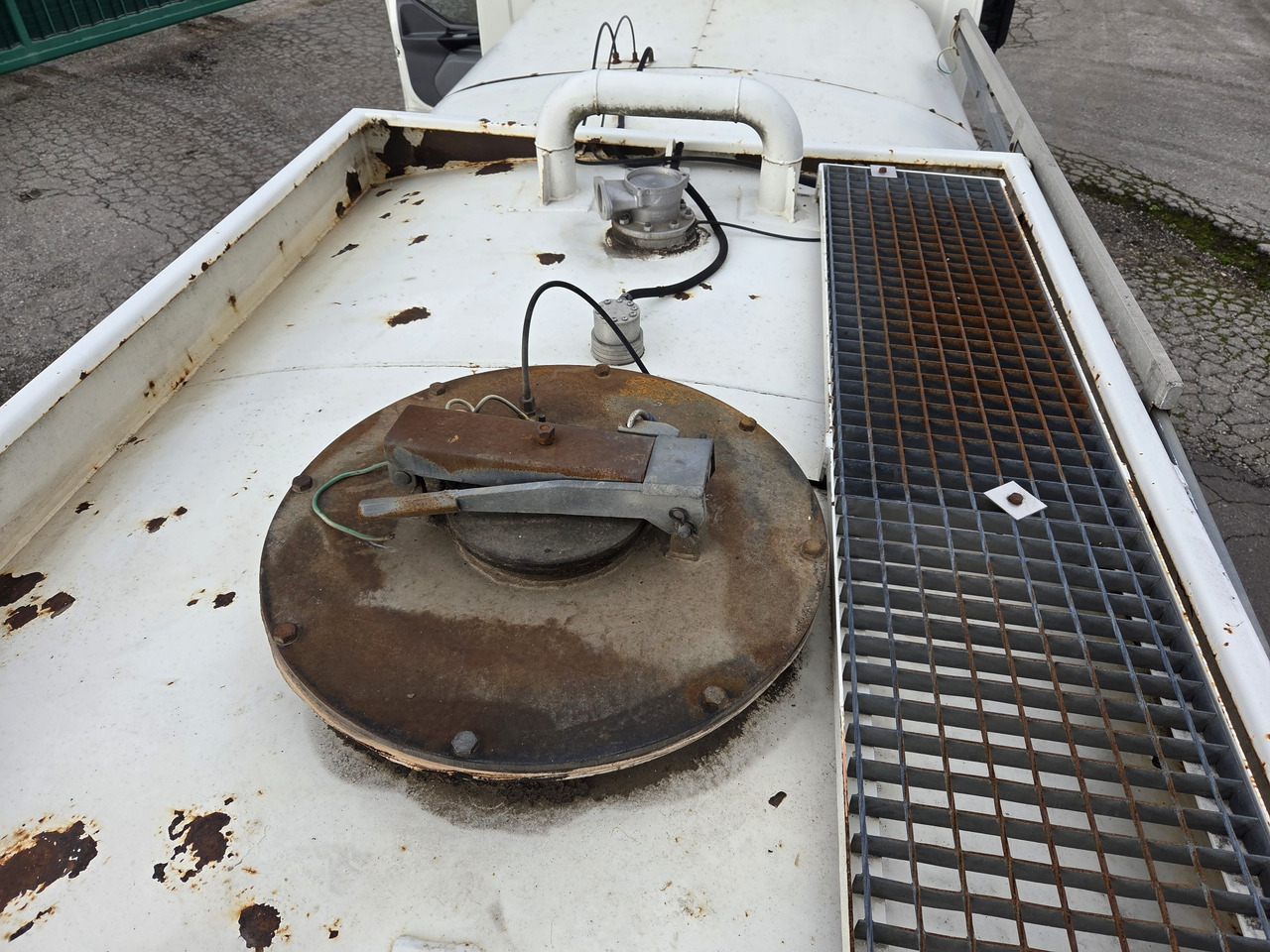 Autocisterna pārvadāšana degvielas RENAULT MIDLUM 180.10 diesel tanker + dispensing + print: foto 19 Autocisterna pārvadāšana degvielas RENAULT MIDLUM 180.10 diesel tanker + dispensing + print: foto 19