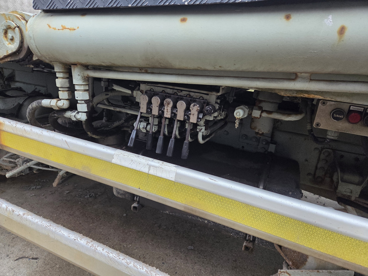 Būvgružu konteineru vedējs VOLVO FL6 - 250 chain container system telescop: foto 15 Būvgružu konteineru vedējs VOLVO FL6 - 250 chain container system telescop: foto 15