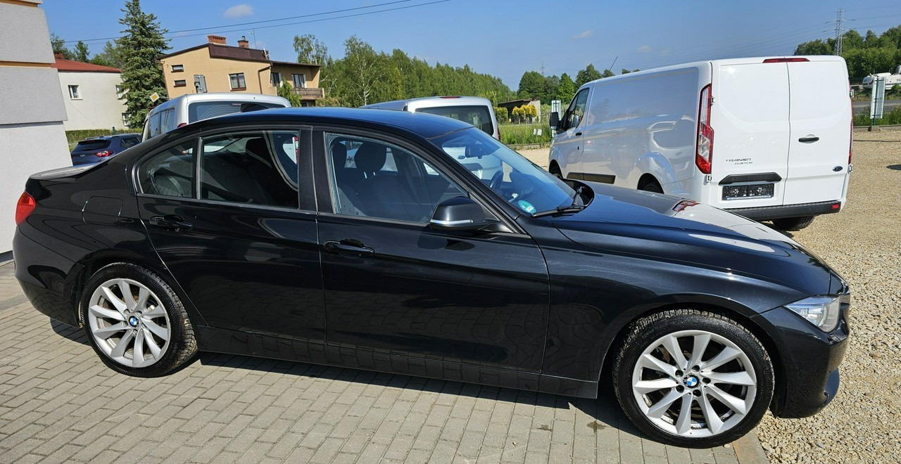 BMW SERIA 3 V (F30/F31/F34) BMW SERIA 3 BMW 330D xDrive ładny stan 4x4 sedan - Vieglā automašīna: foto 5 BMW SERIA 3 V (F30/F31/F34) BMW SERIA 3 BMW 330D xDrive ładny stan 4x4 sedan - Vieglā automašīna: foto 5