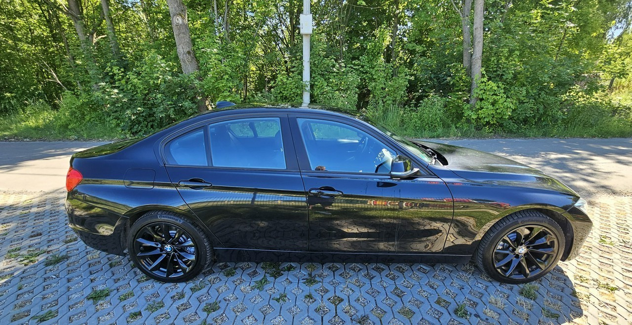 BMW SERIA 3 V (F30/F31/F34) BMW SERIA 3 BMW 330D xDrive ładny stan 4x4 sedan - Sedans: foto 5 BMW SERIA 3 V (F30/F31/F34) BMW SERIA 3 BMW 330D xDrive ładny stan 4x4 sedan - Sedans: foto 5