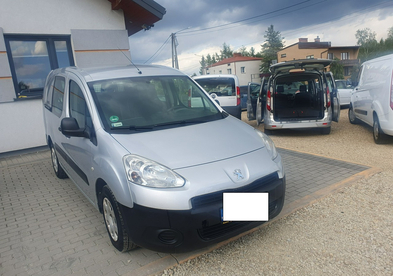 Citroen Berlingo II 5 lub 2 osobowy *long * zabudowa gruau* - Vieglā automašīna: foto 4 Citroen Berlingo II 5 lub 2 osobowy *long * zabudowa gruau* - Vieglā automašīna: foto 4