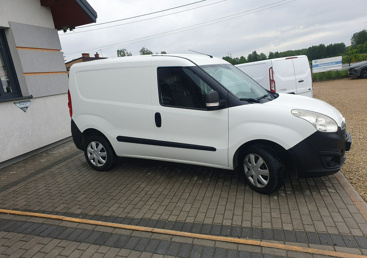 Fiat Doblo Opel Combo 1.4 Benzyna Polski Salon - Kravas mikroautobuss: foto 4 Fiat Doblo Opel Combo 1.4 Benzyna Polski Salon - Kravas mikroautobuss: foto 4