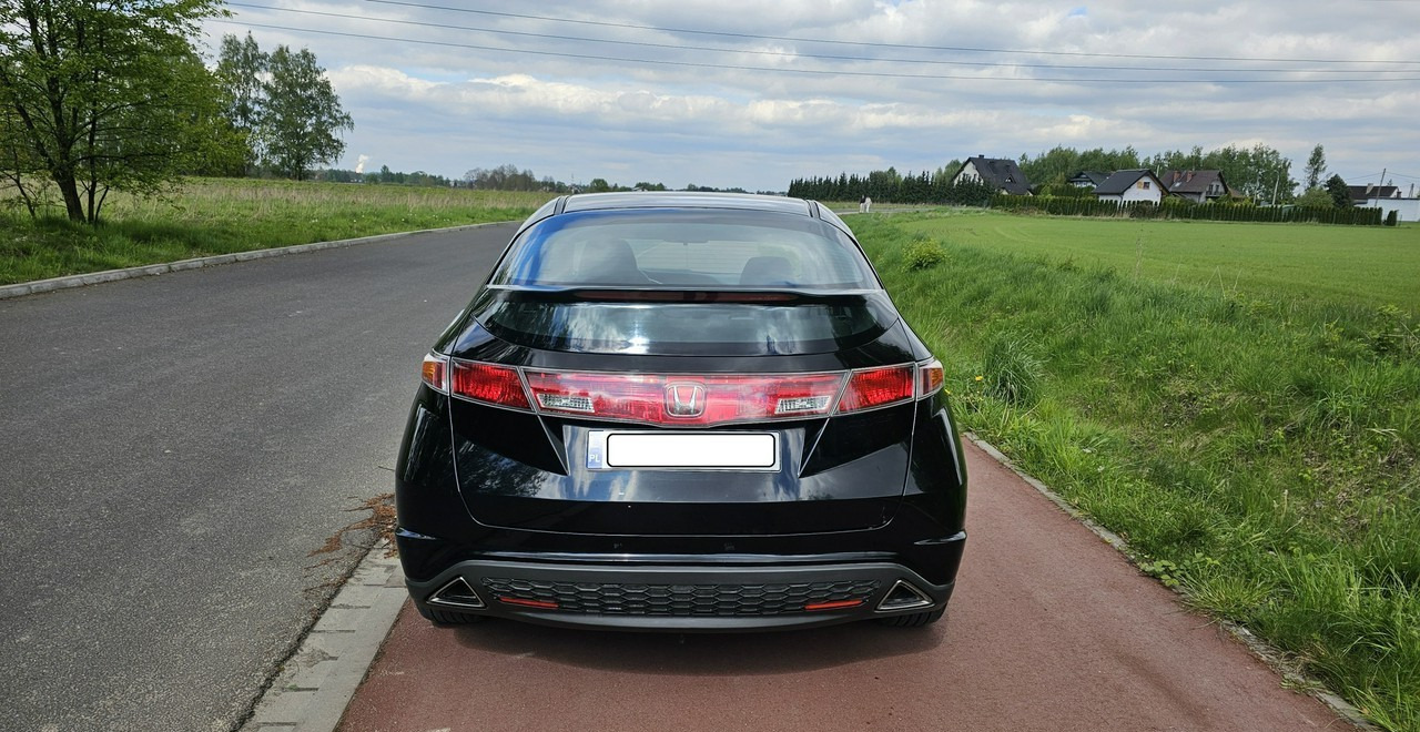 Honda Civic VIII bardzo ładna * pełnosprawna * - Hečbeks: foto 5 Honda Civic VIII bardzo ładna * pełnosprawna * - Hečbeks: foto 5