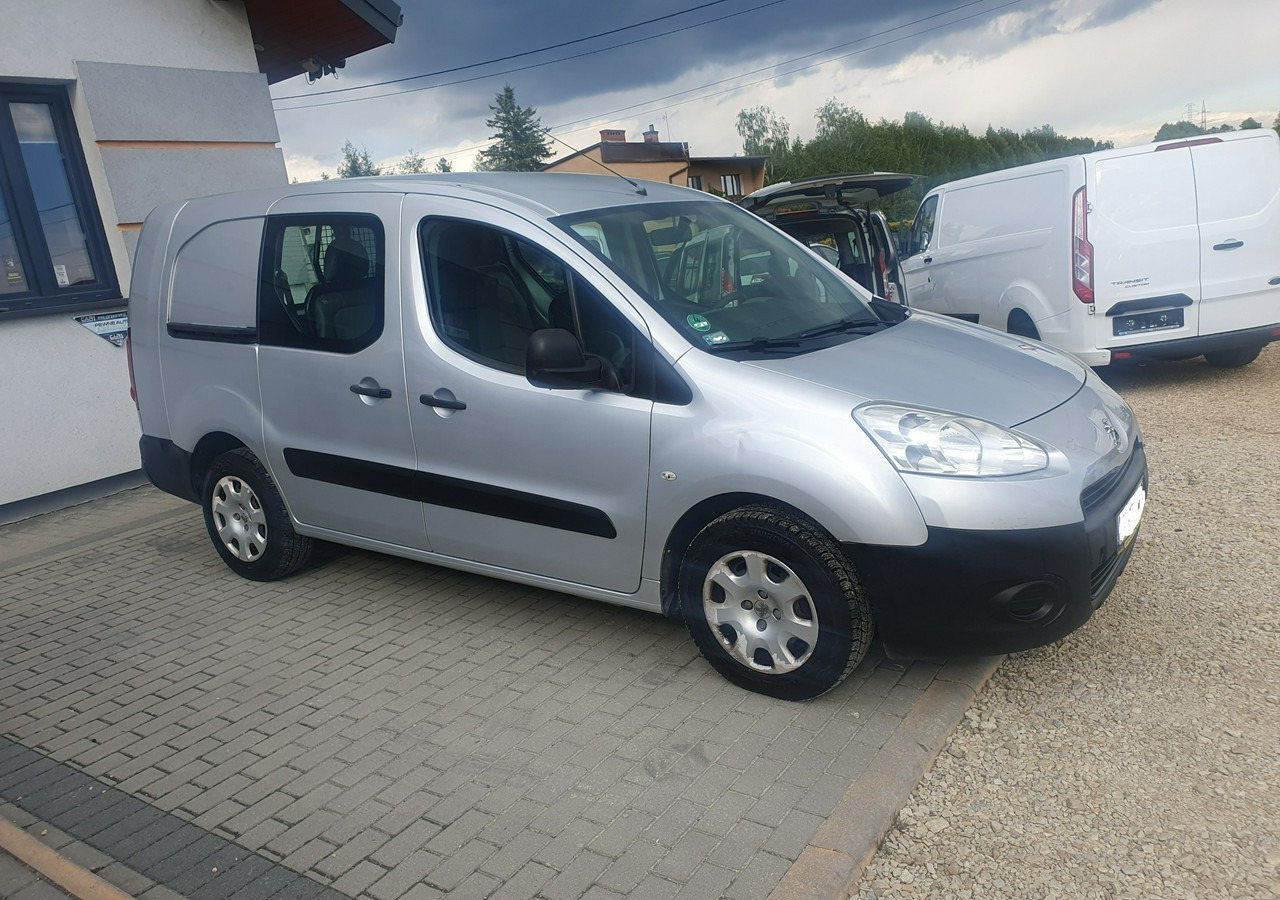 Peugeot Partner II 5 lub 2 osobowy *long * zabudowa gruau* - Vieglā automašīna: foto 5 Peugeot Partner II 5 lub 2 osobowy *long * zabudowa gruau* - Vieglā automašīna: foto 5
